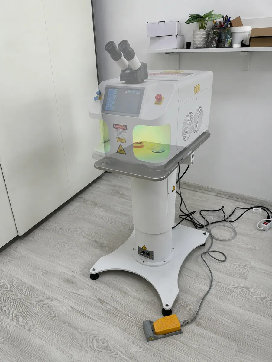 Stolik z regulacją wysokości do spawarek Smart Laser