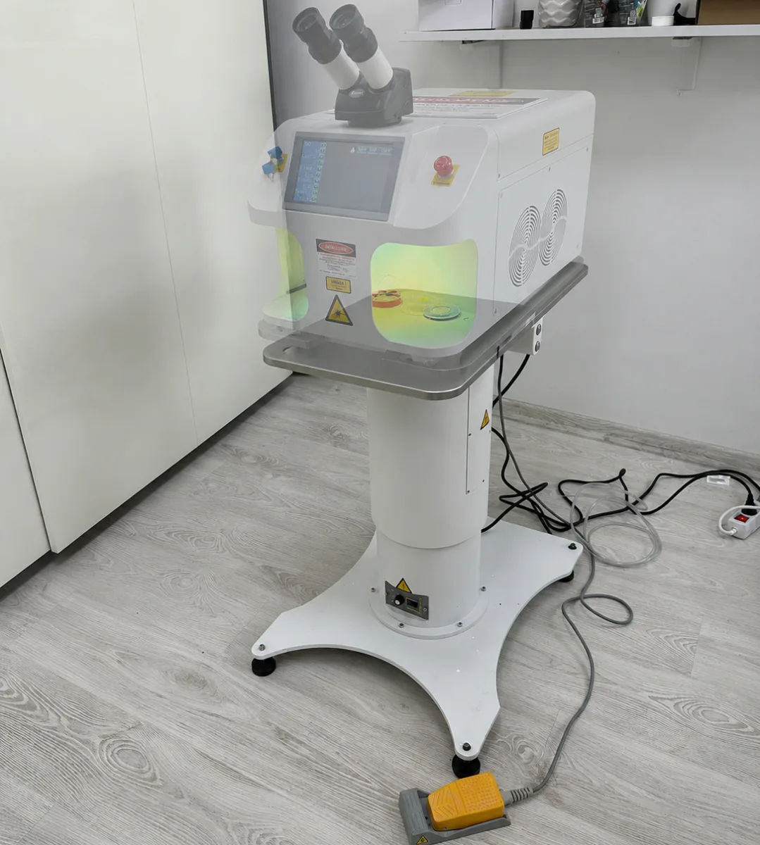 Stolik z regulacją wysokości do spawarek Smart Laser