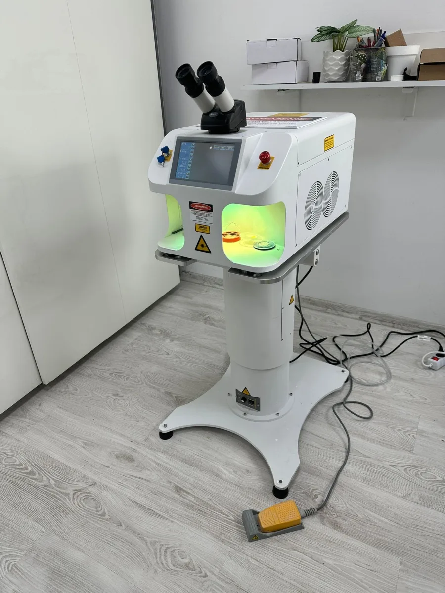 Stolik z regulacją wysokości do spawarek Smart Laser
